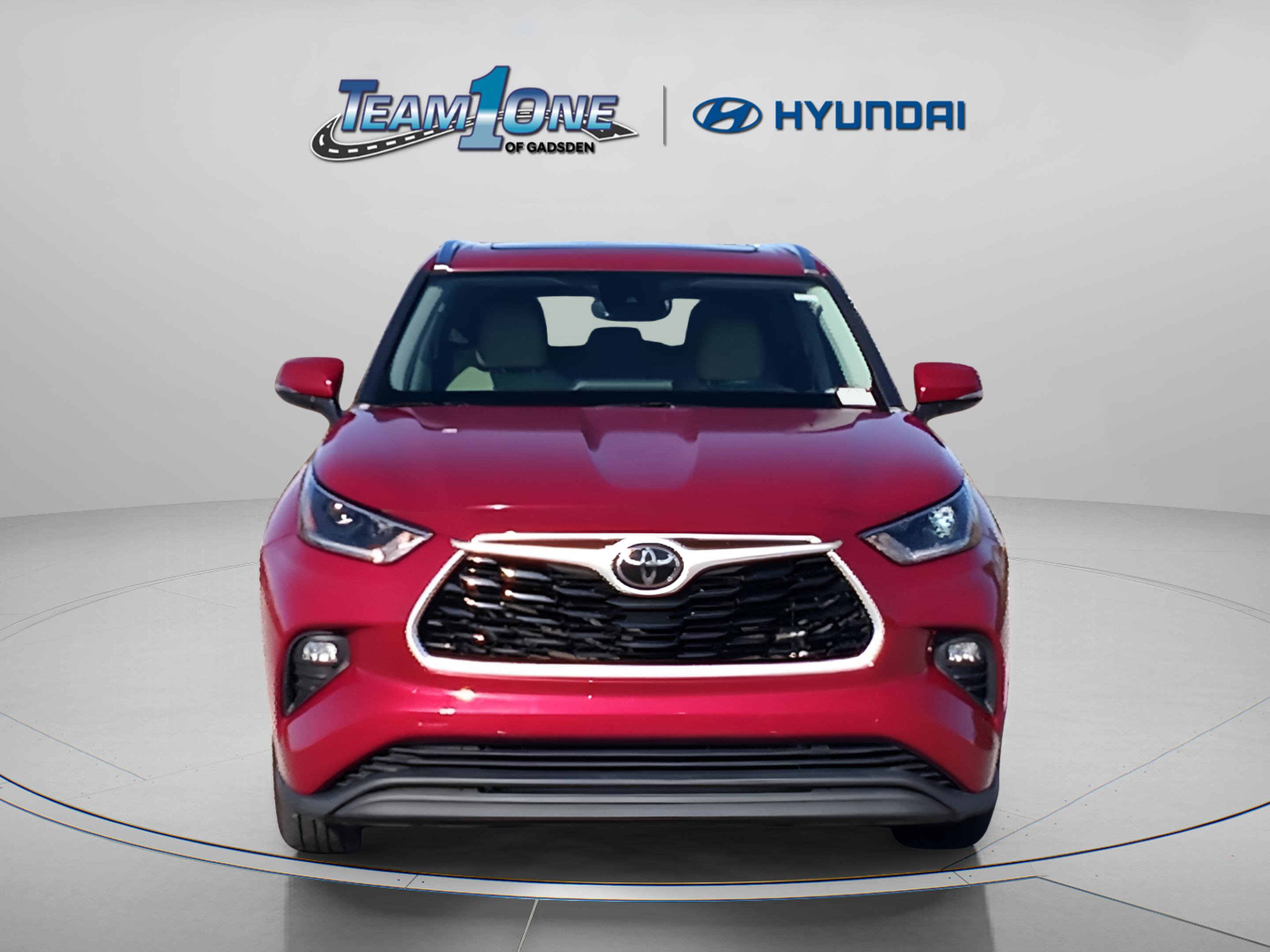 2021 Toyota Highlander XLE photo 2