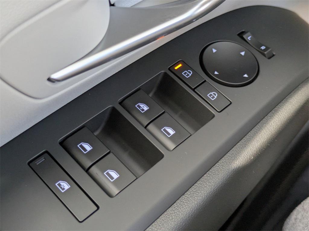 2025 Hyundai Tucson SE photo 19