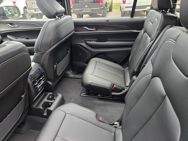 2025 Jeep Grand Cherokee Limited photo 23