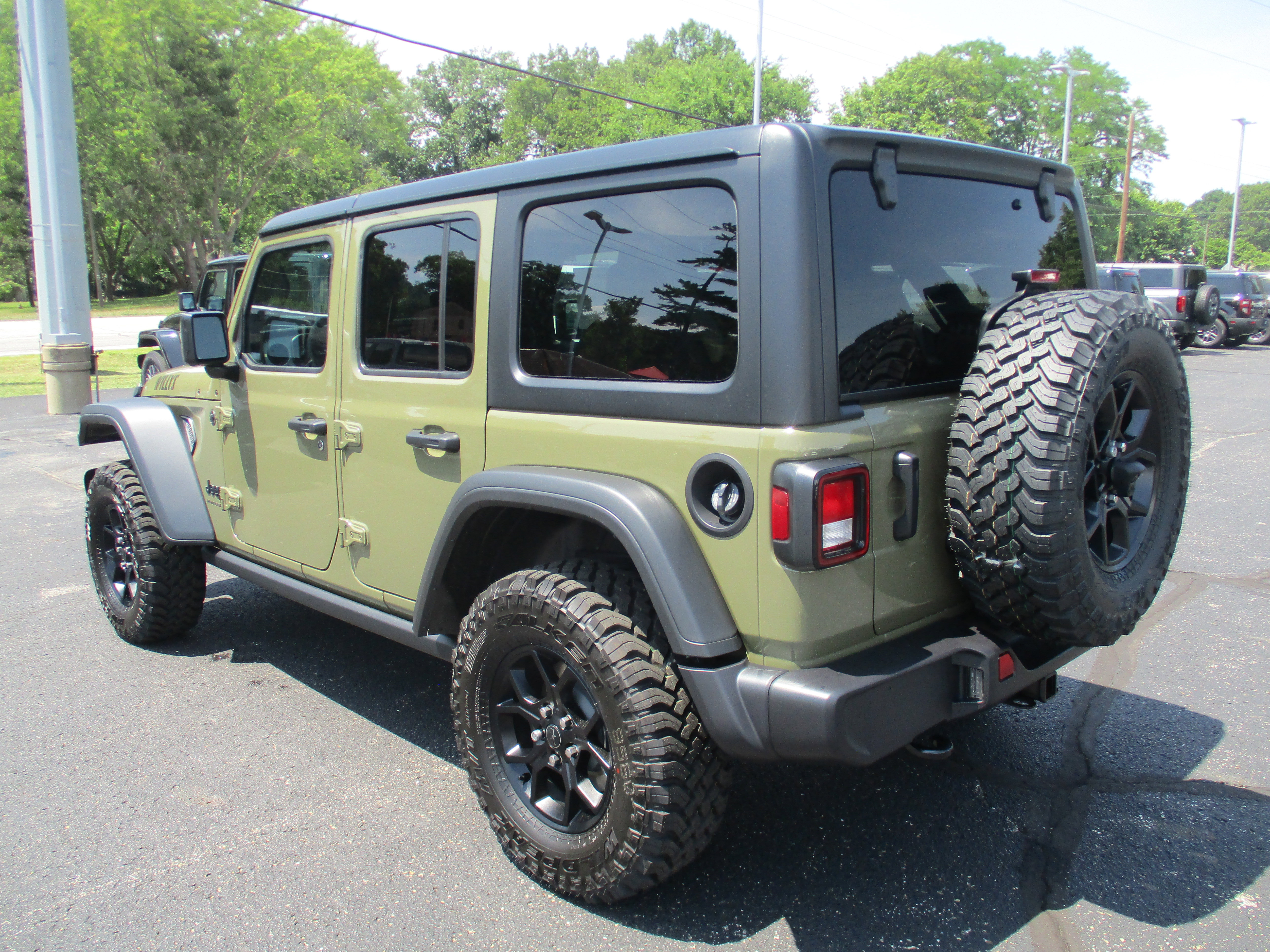 2025 Jeep Wrangler Willys photo 8