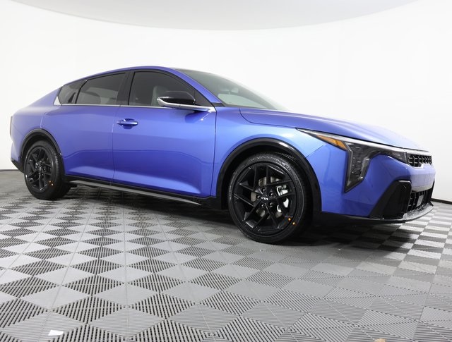 2025 Kia K4 GT-Line Turbo photo 3