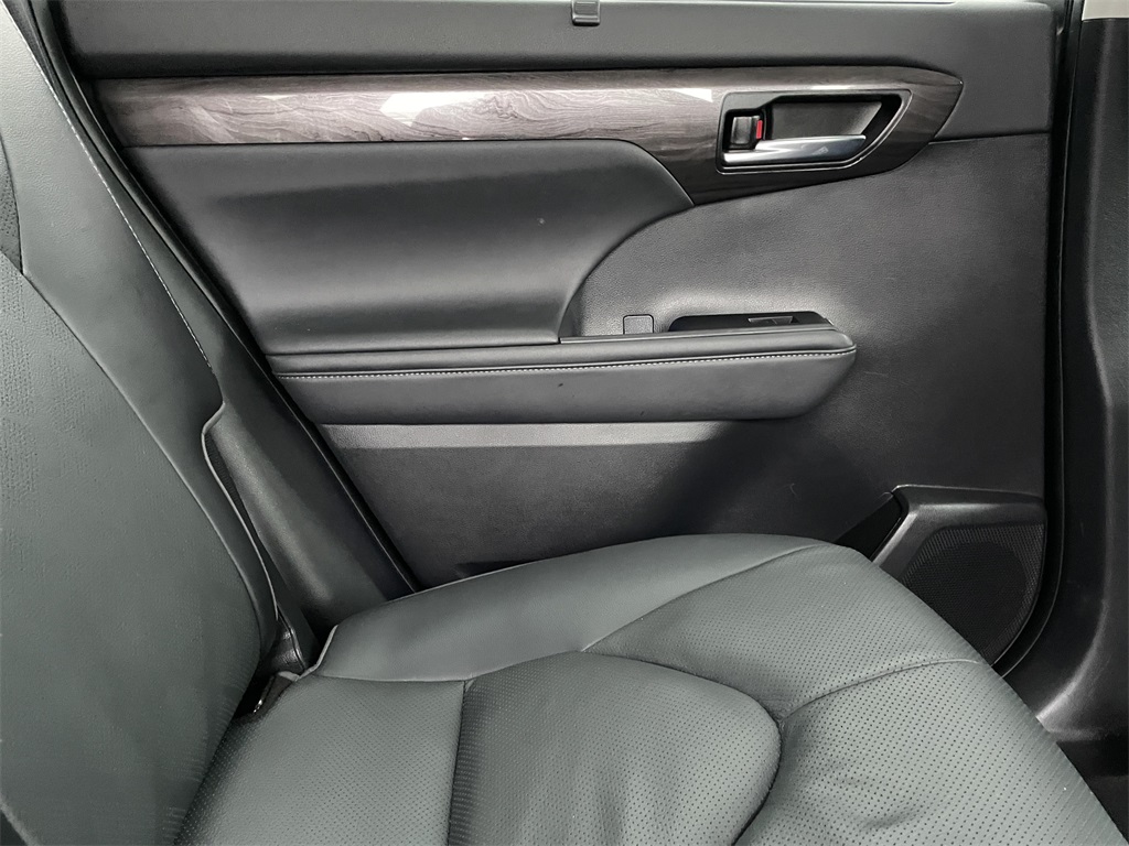 2022 Toyota Highlander Platinum photo 18