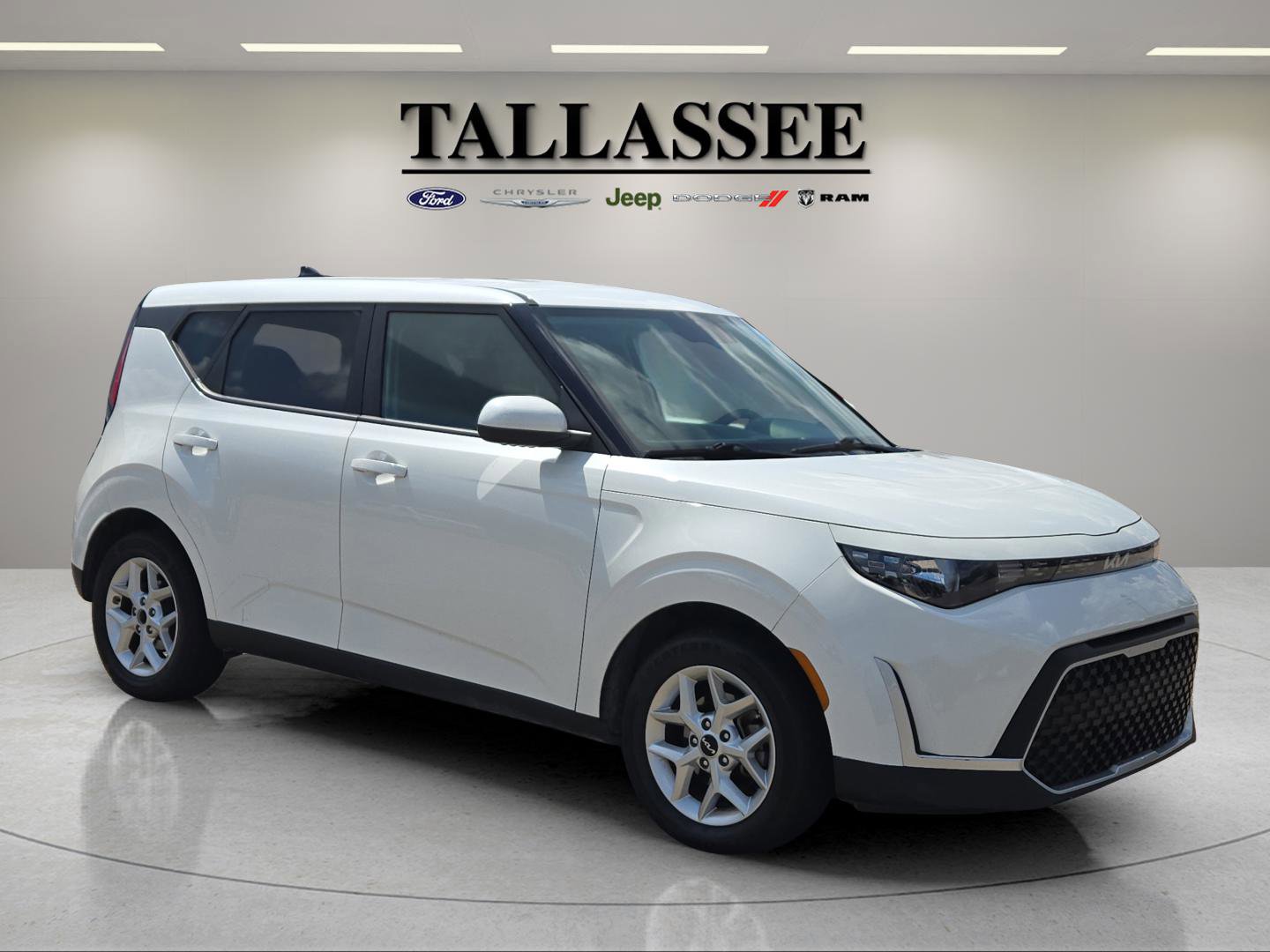 2024 Kia Soul LX photo 2