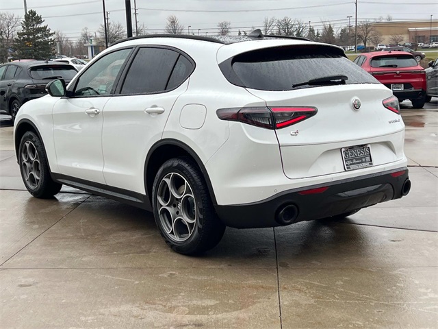 2025 Alfa Romeo Stelvio Sprint photo 4