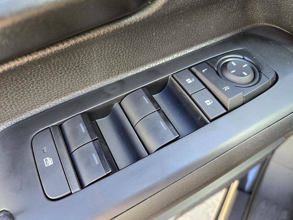 2025 Toyota Tacoma SR5 photo 28