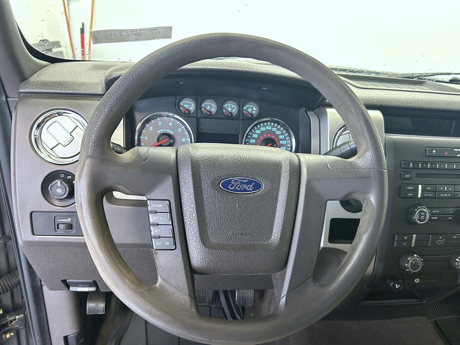 2010 Ford F-150 XLT photo 11