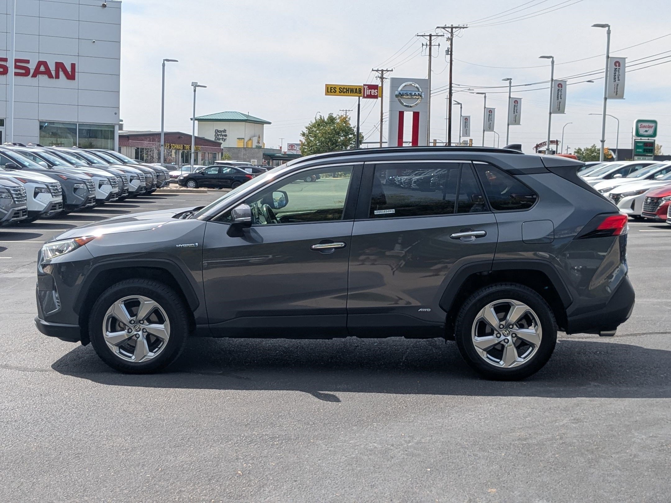 2020 Toyota RAV4 Hybrid Limited photo 4