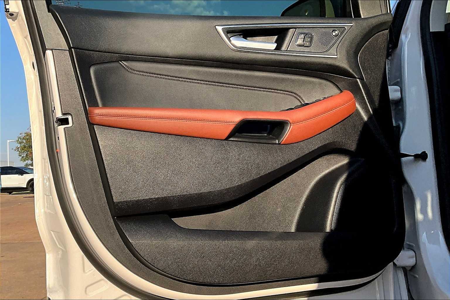 2019 Ford Edge Titanium photo 19