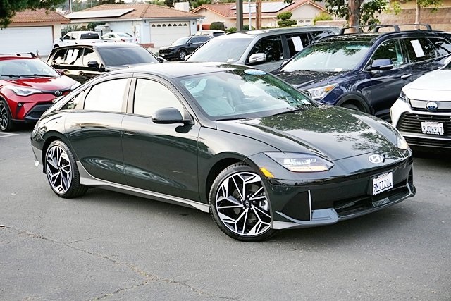 Used 2023 Green Hyundai SEL image 2