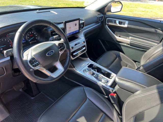 2023 Ford Explorer XLT photo 18