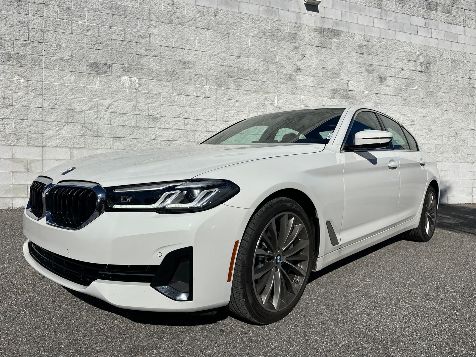 2023 BMW 5 Series 530i's photo