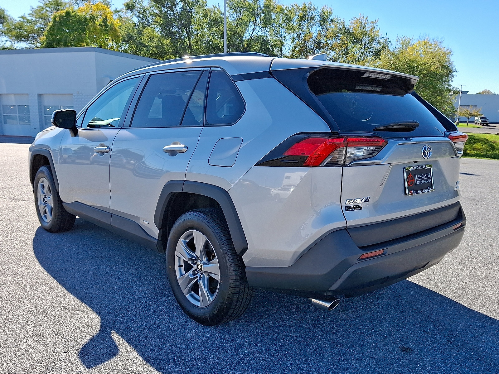 2022 Toyota RAV4 Hybrid XLE photo 4