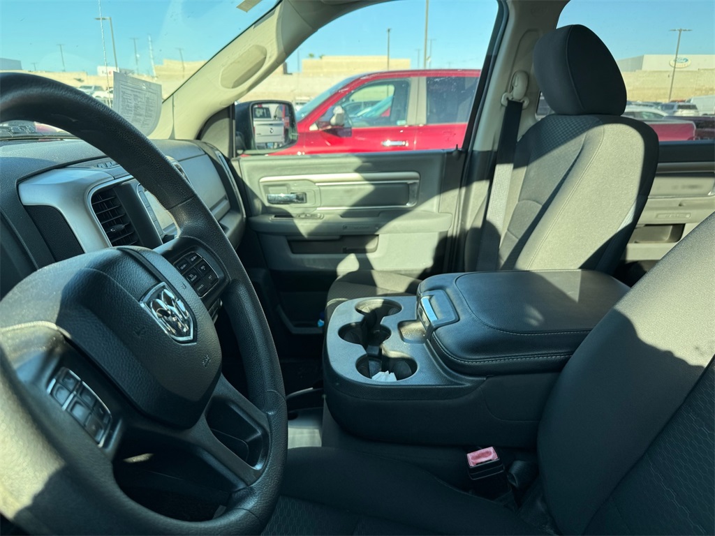 2020 Ram 1500 Classic Warlock photo 2