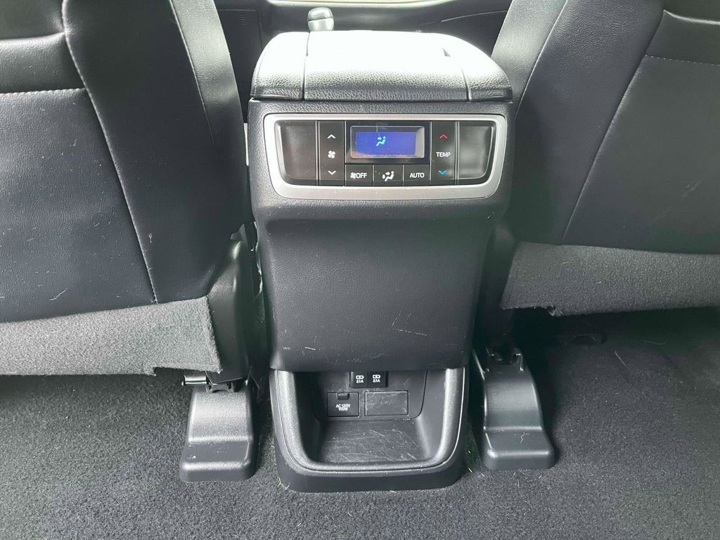 2019 Toyota Highlander XLE photo 4