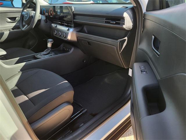 2026 Hyundai Kona SE photo 4