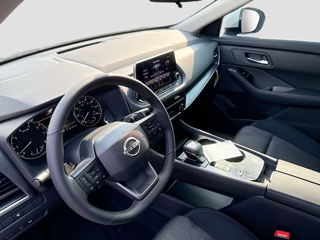 2026 Nissan Rogue SV photo 2