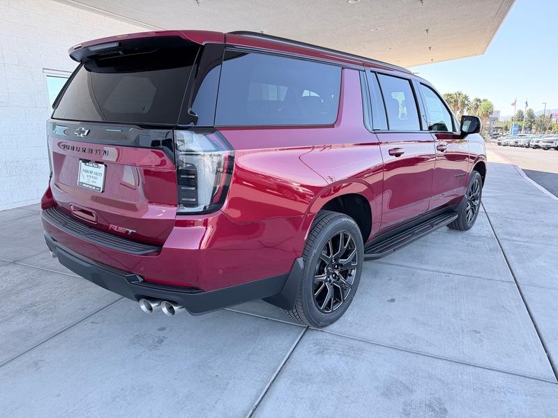 2025 Chevrolet Suburban RST photo 2