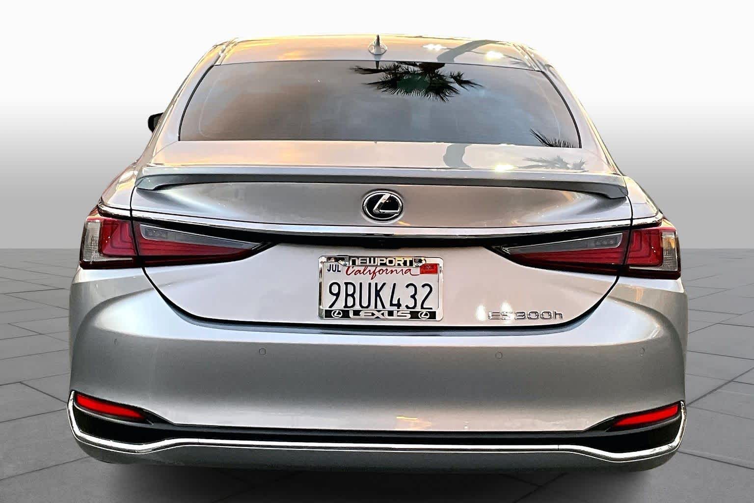 2022 Lexus ES 300h photo 4