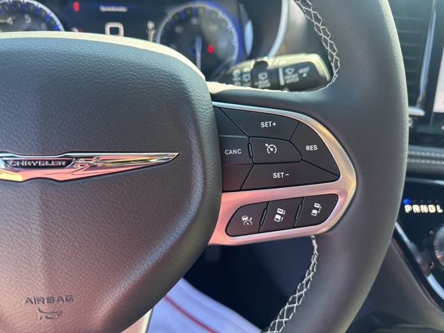 2025 Chrysler Pacifica photo 18