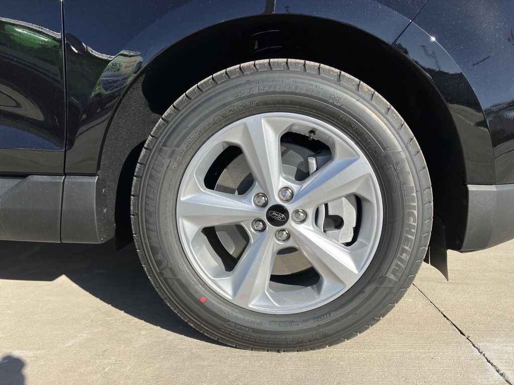 2024 Ford Edge SE photo 9