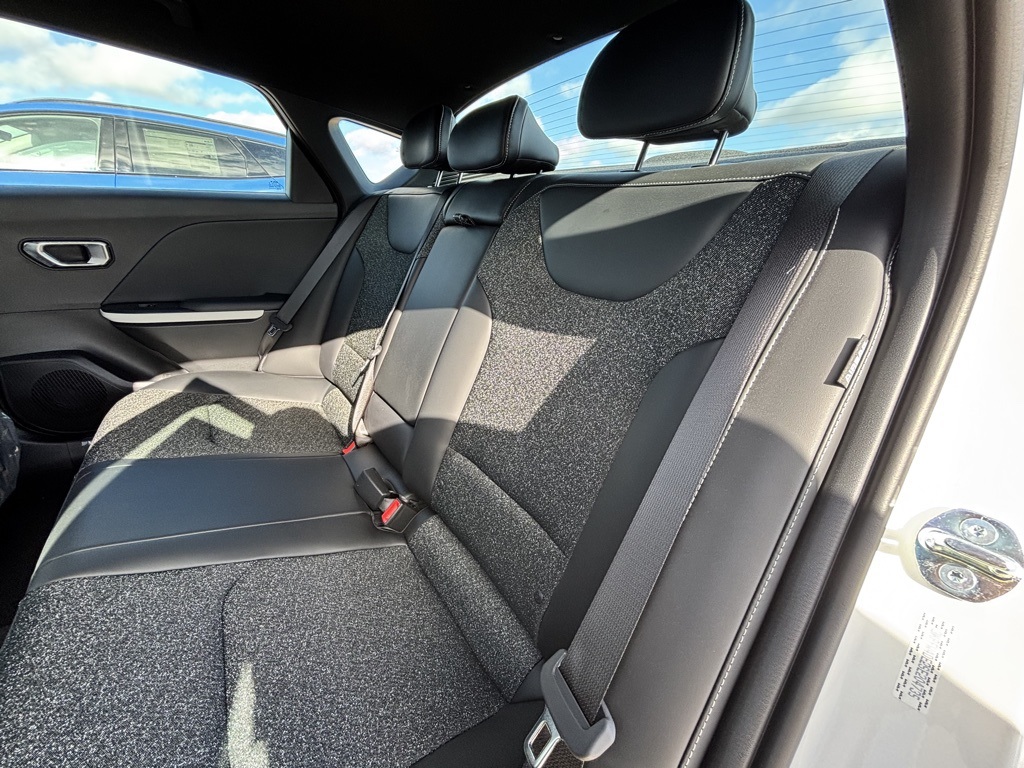 2025 Kia K4 GT-Line photo 14