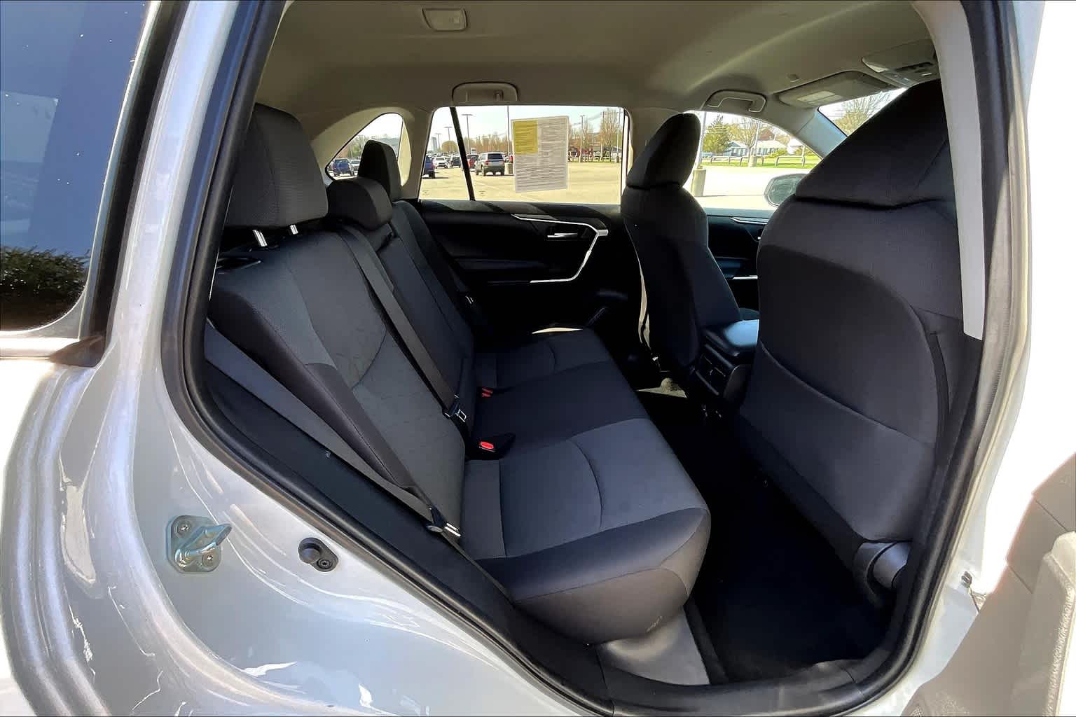 2023 Toyota RAV4 XLE photo 32