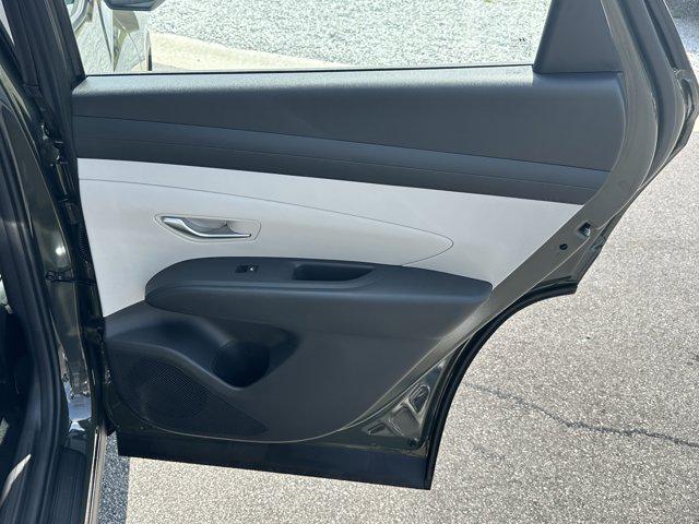 2025 Hyundai Tucson SE photo 14