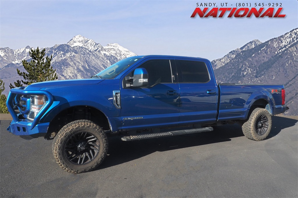 2022 Ford F-350 Super Duty Lariat's photo