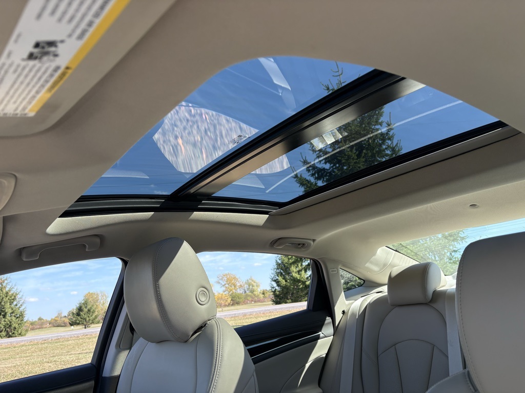 2019 Buick LaCrosse Essence photo 2