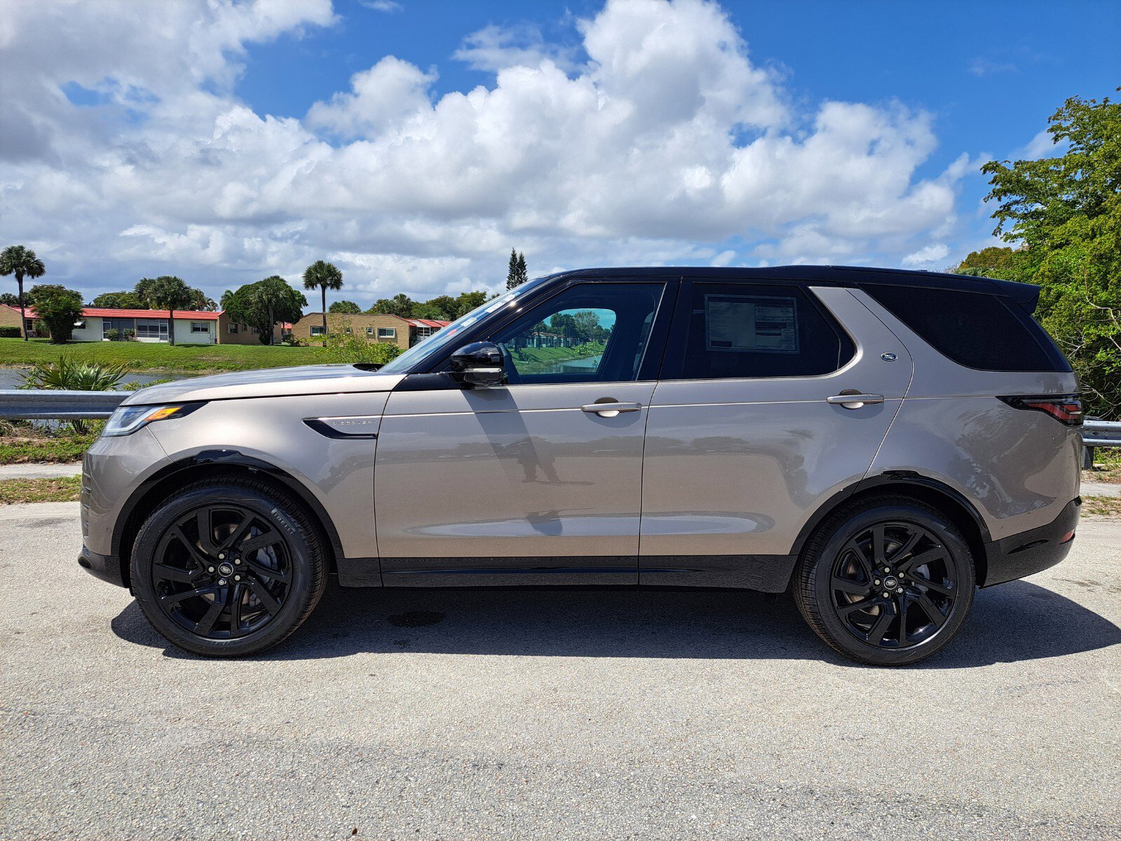 2025 Land Rover Discovery SE photo 5