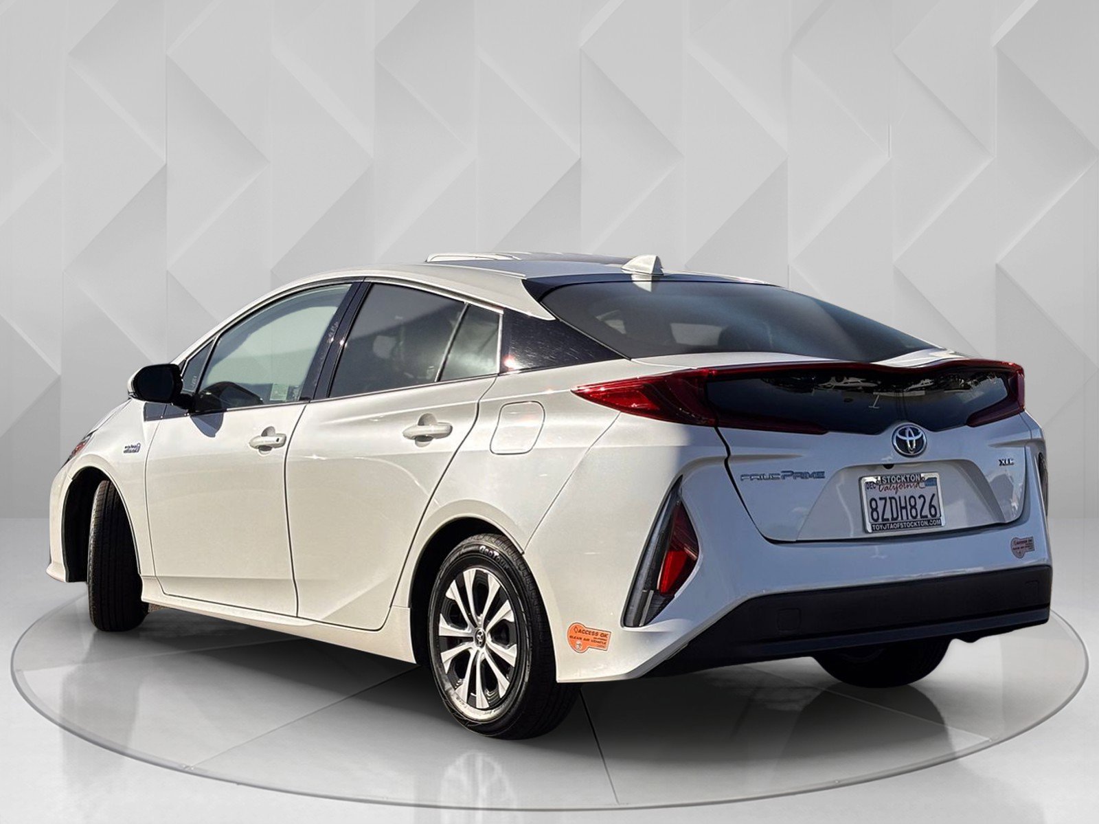 2020 Toyota Prius Prime XLE photo 3
