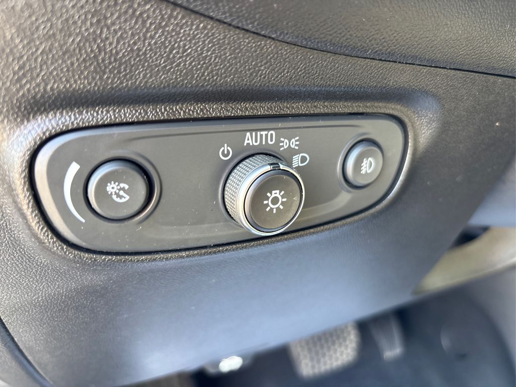 2020 Chevrolet Equinox LT photo 23