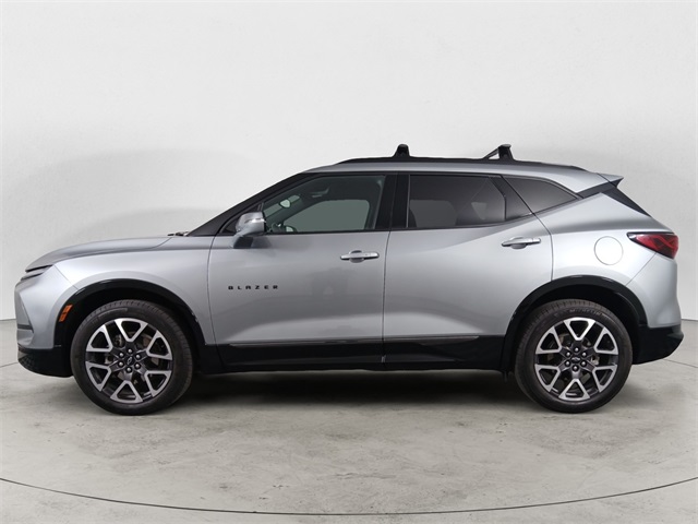 2023 Chevrolet Blazer RS photo 2