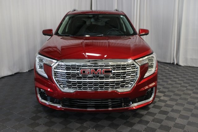 2024 Gmc Terrain Denali photo 2