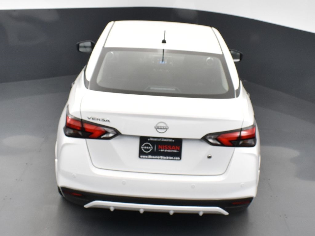 2025 Nissan Versa 1.6 S photo 40