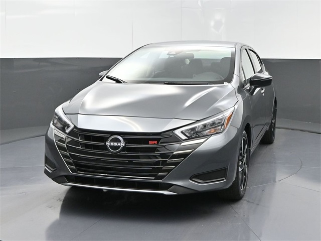 2025 Nissan Versa 1.6 SR photo 2