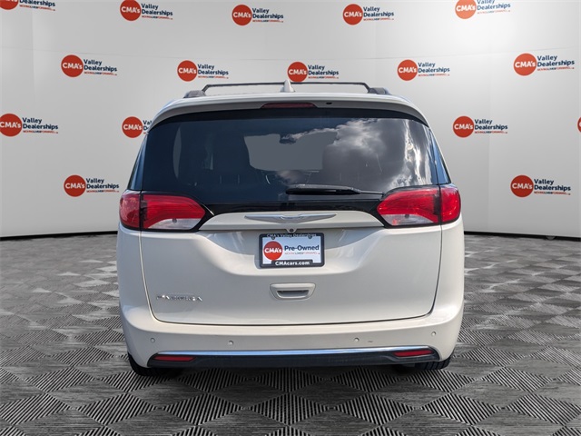 2017 Chrysler Pacifica Touring L photo 6
