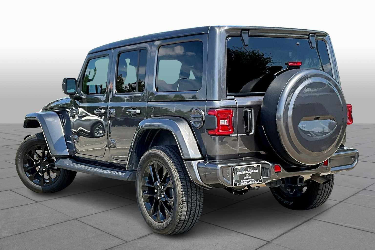 2020 Jeep Wrangler Unlimited Sahara High Altitude photo 9