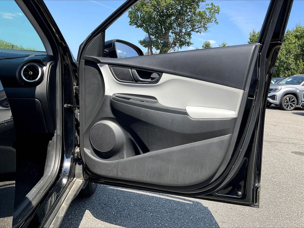 2023 Hyundai Kona SEL photo 11