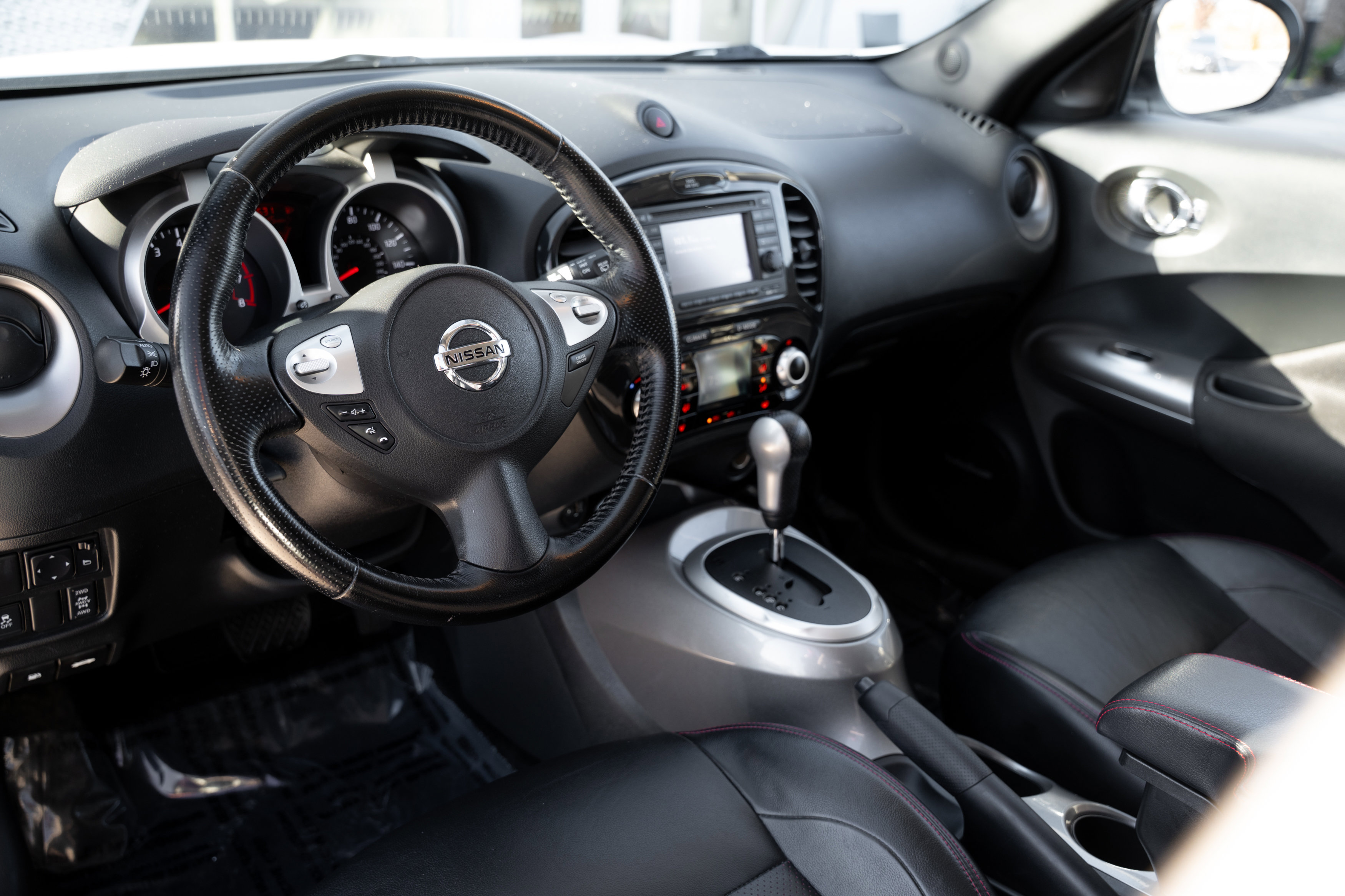 2013 Nissan Juke SL photo 3