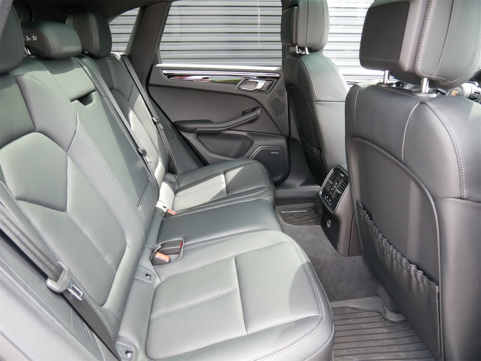 2024 Porsche Macan T photo 25