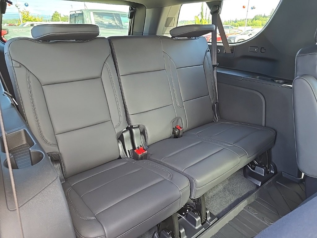 2025 Chevrolet Suburban LT photo 31