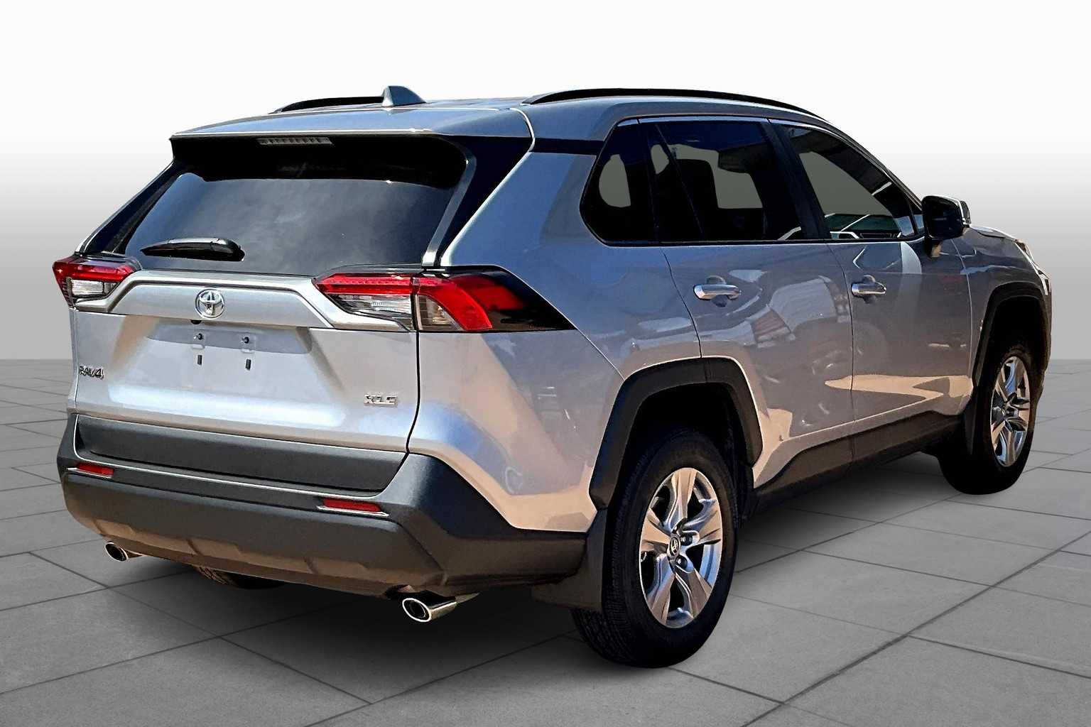 2023 Toyota RAV4 XLE photo 9