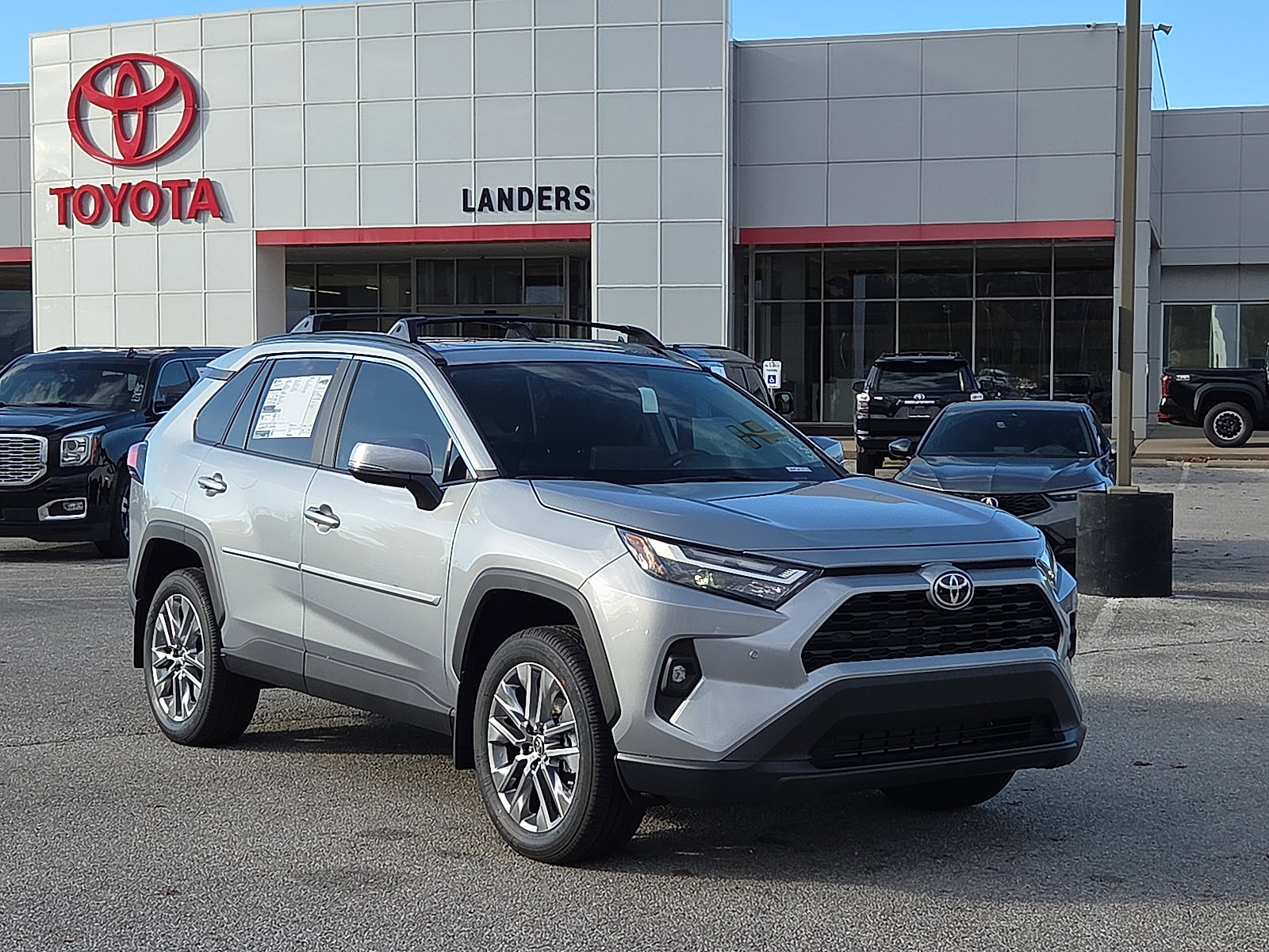 2025 Toyota RAV4 XLE Premium's photo