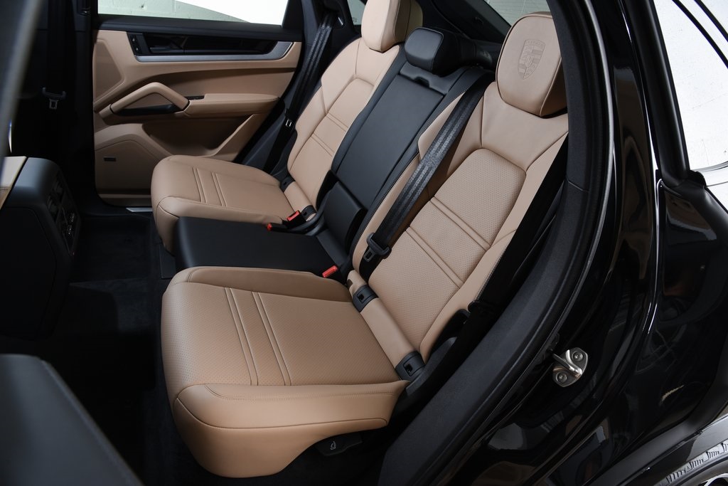 2025 Porsche Cayenne photo 34