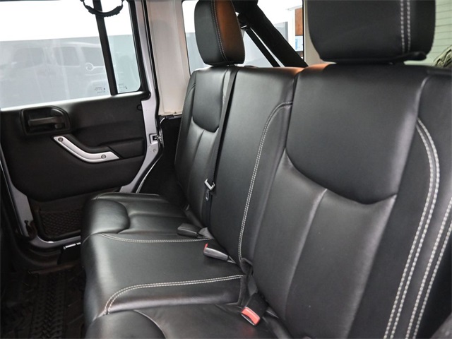2014 Jeep Wrangler Unlimited Rubicon photo 13