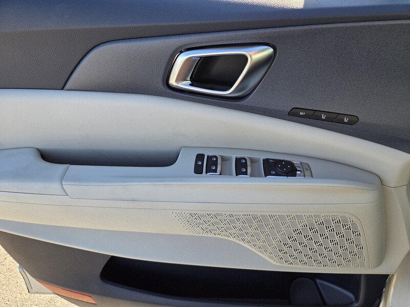 2026 Kia Carnival EX photo 9
