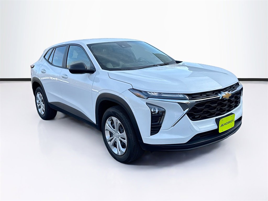 2025 Chevrolet Trax LS photo 3