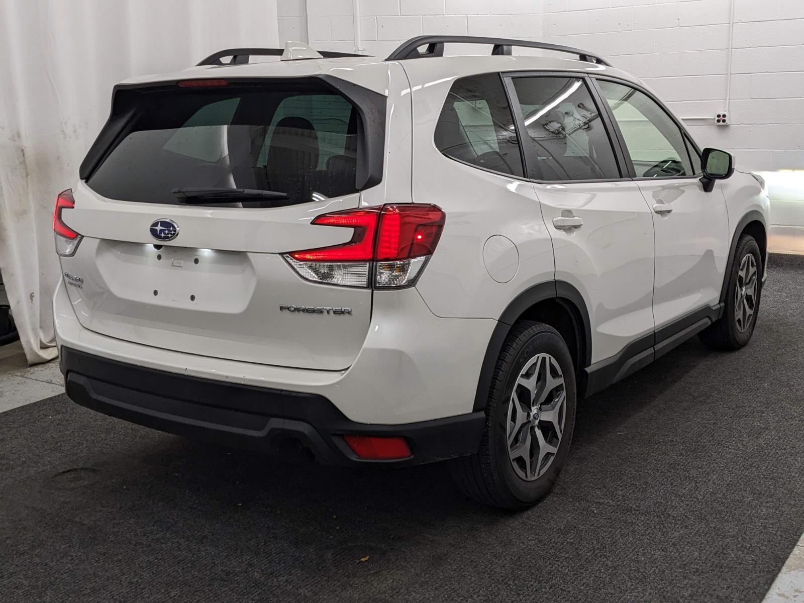 2023 Subaru Forester Premium photo 2