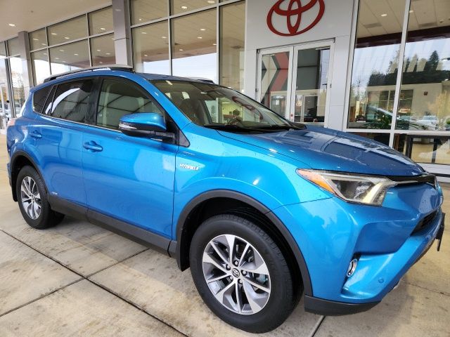 2018 Toyota RAV4 Hybrid XLE photo 3